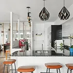 Le Montparnasse Chic : L\'Elegance Parisienne
