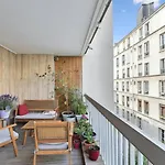 Le Montparnasse Chic : L\'Elegance Parisienne